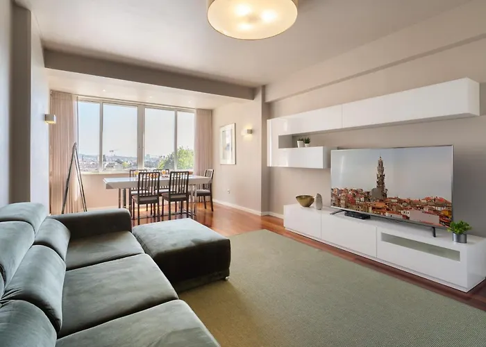 Carolina Roomy & Modern Apartment